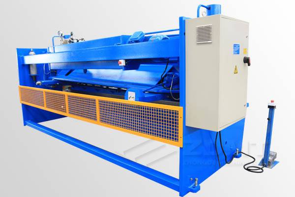 數(shù)控閘式剪板機(jī).jpg  數(shù)控閘式剪板機(jī).jpg