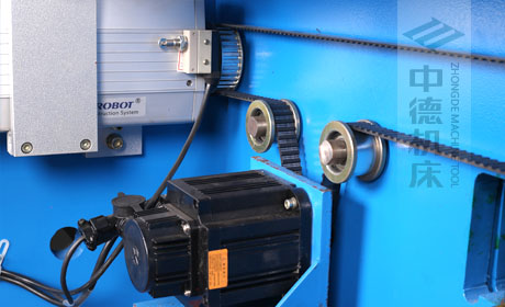 ZDPE.X軸采用伺服電機(jī)控制,鋼絲同步帶,控制精度高,定位快,噪音低.jpg ZDPE.X軸采用伺服電機(jī)控制,鋼絲同步帶,控制精度高,定位快,噪音低.jpg