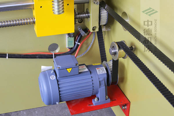 ZDP-4022強扭矩電機，后退料迅速，鋼絲同步帶精確更靜音.jpg