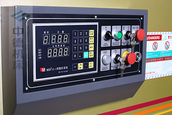 ZDG-640采用MD11簡易數(shù)控系統(tǒng).jpg ZDG-640采用MD11簡易數(shù)控系統(tǒng).jpg