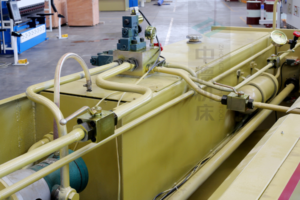 ZDG-640液壓系統(tǒng)全金屬管套連接,優(yōu)質(zhì)在于細節(jié).jpg ZDG-640液壓系統(tǒng)全金屬管套連接,優(yōu)質(zhì)在于細節(jié).jpg