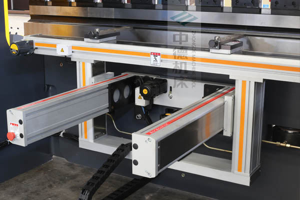 ZDPE10025-4+1軸全封套加強型鋁合金后檔料系統(tǒng),內(nèi)有成套滾珠絲桿和直線導軌,精度高速度快噪音低.jpg ZDPE10025-4+1軸全封套加強型鋁合金后檔料系統(tǒng),內(nèi)有成套滾珠絲桿和直線導軌,精度高速度快噪音低.jpg