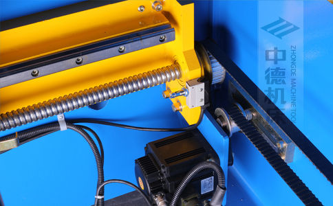 ZDPK-20032X軸配有滾珠絲桿及直線導(dǎo)軌，大功率伺服電機(jī)，鋼絲同步帶，能顯著提升X軸定位精度及速度 (2).jpg